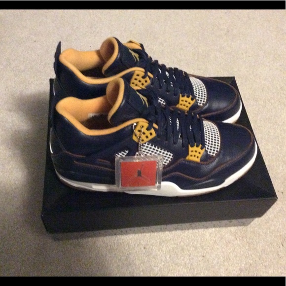 Air Jordan 4 Retro's - Picture 2 of 5